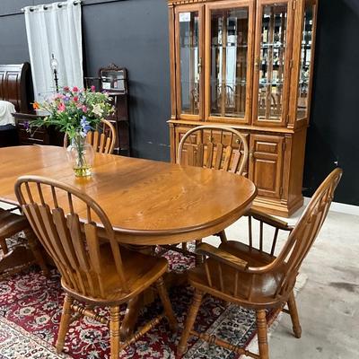 Lot P 642 Six Vintage Richardson Brothers Company Oak, Windsor Country Style Dining Room Chairs, Spindle