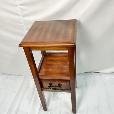 Lot P 650 Beautiful Pier 1 Imports Dual Level Accent Table, with Single Drawer