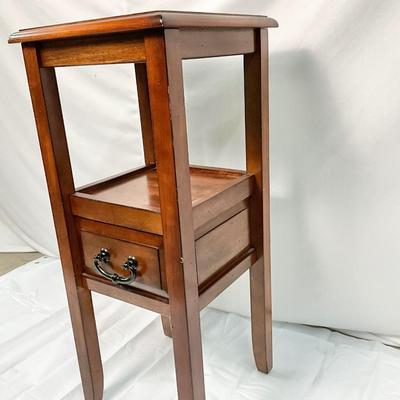 Lot P 650 Beautiful Pier 1 Imports Dual Level Accent Table, with Single Drawer