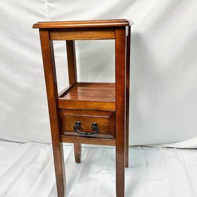 Lot P 650 Beautiful Pier 1 Imports Dual Level Accent Table, with Single Drawer