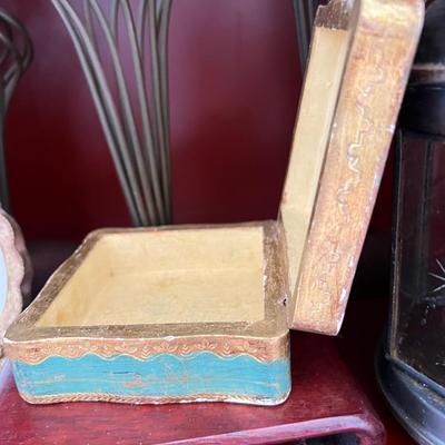 Mixed decorative lot