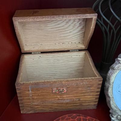 Mixed decorative lot