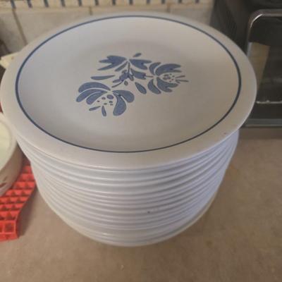 Pfaltzgraff Yorktowne plates