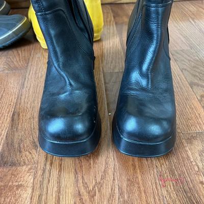 Women’s Boots Lot - Hunter, Sorel, Steve Madden Sz. 10