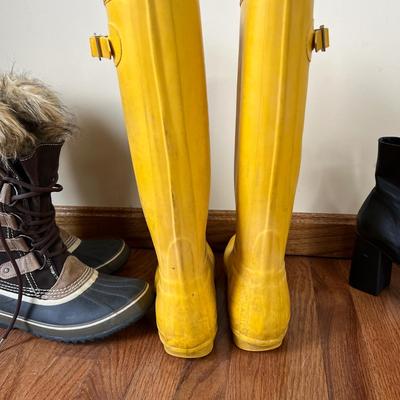 Women’s Boots Lot - Hunter, Sorel, Steve Madden Sz. 10
