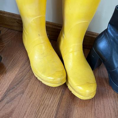 Women’s Boots Lot - Hunter, Sorel, Steve Madden Sz. 10