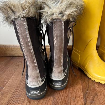 Women’s Boots Lot - Hunter, Sorel, Steve Madden Sz. 10