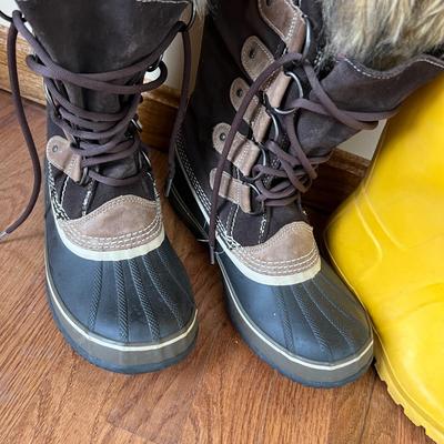 Women’s Boots Lot - Hunter, Sorel, Steve Madden Sz. 10