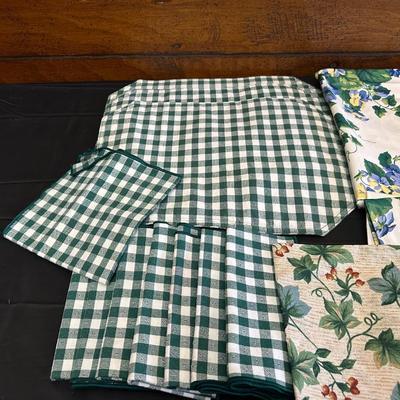 Green Checkered Placemats & Blue Green Floral Patterned Table Cover