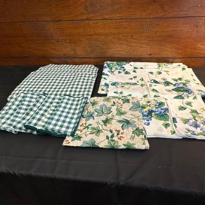 Green Checkered Placemats & Blue Green Floral Patterned Table Cover