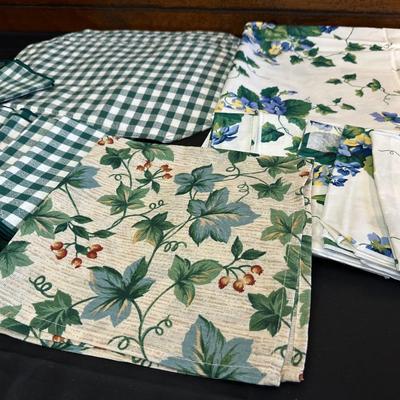 Green Checkered Placemats & Blue Green Floral Patterned Table Cover