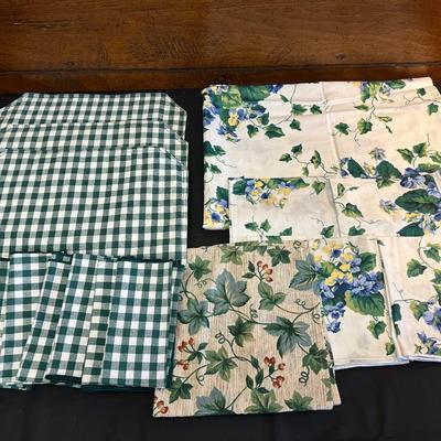 Green Checkered Placemats & Blue Green Floral Patterned Table Cover
