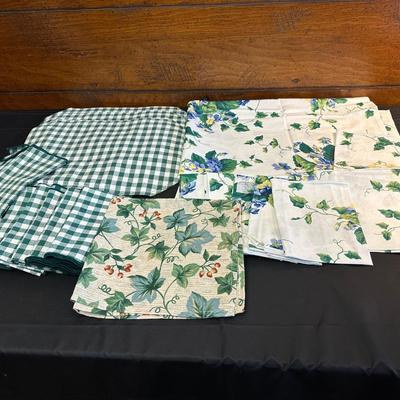 Green Checkered Placemats & Blue Green Floral Patterned Table Cover