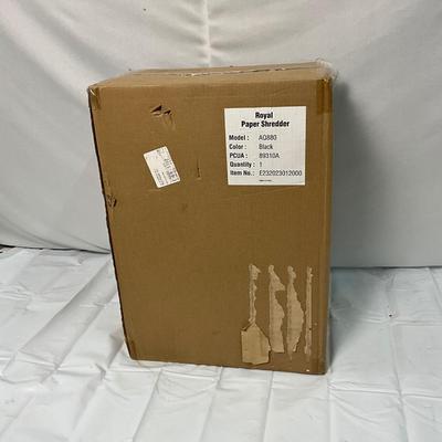Lot P 662 NIB Royal Paper Shredder