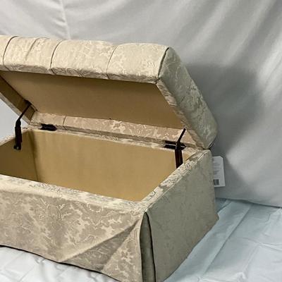 Lot P 664 NWT Bisque Jacquard Fabric Covered Tufted Top/Shirted Base Double Storage Ottoman with Hinged Lid
