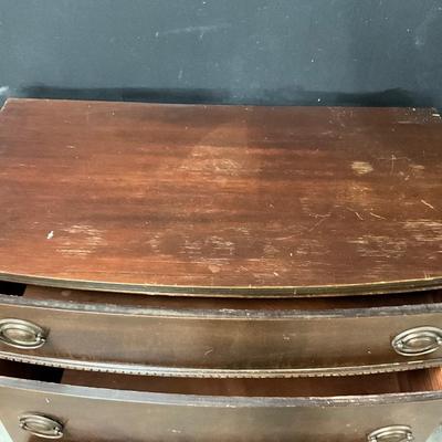 Lot P 666 Vintage/Antique Mahogany Large Four Drawer Dresser