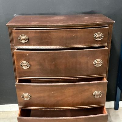 Lot P 666 Vintage/Antique Mahogany Large Four Drawer Dresser