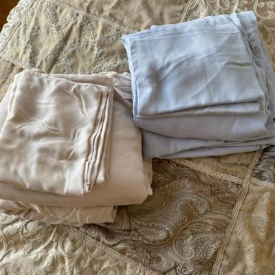 961 Victoria Classics King Spread & Sheets