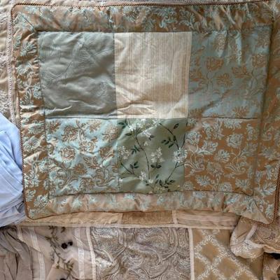 961 Victoria Classics King Spread & Sheets