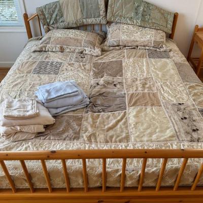 961 Victoria Classics King Spread & Sheets