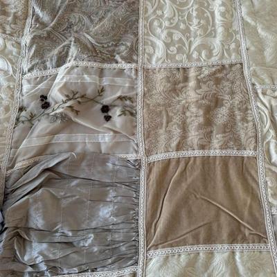 961 Victoria Classics King Spread & Sheets