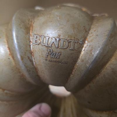 Bundt pan