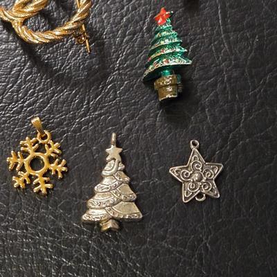 Christmas Pins, Brooches, and Pendants