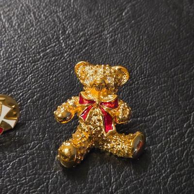 Christmas Pins, Brooches, and Pendants