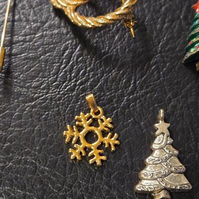 Christmas Pins, Brooches, and Pendants