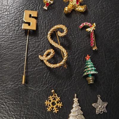 Christmas Pins, Brooches, and Pendants