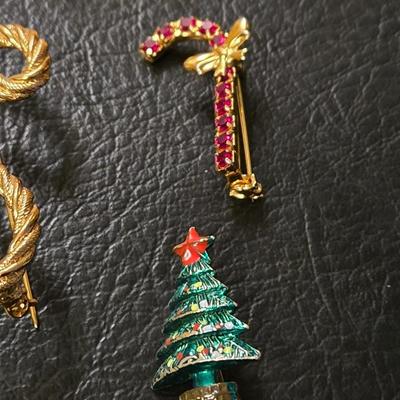 Christmas Pins, Brooches, and Pendants