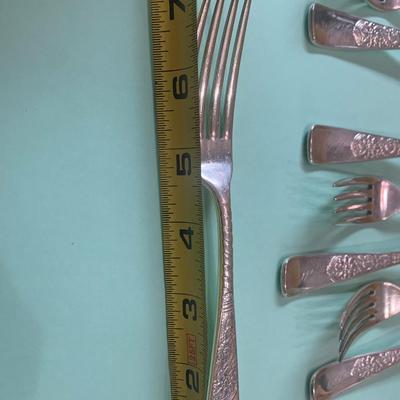 EIGHT Rogers Silver Plate Dinner Forks