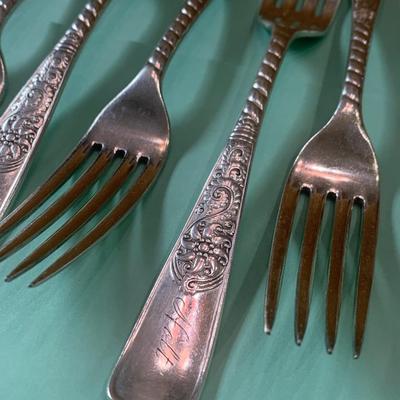 EIGHT Rogers Silver Plate Dinner Forks