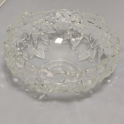 Set Of 5 - Vintage 1980s Mikasa Carmen Walther Glass Clear & Frosted 4 - 5" Bowls and 1 8 1/2" Bowl (DR)