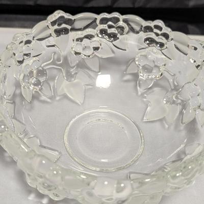 Set Of 5 - Vintage 1980s Mikasa Carmen Walther Glass Clear & Frosted 4 - 5" Bowls and 1 8 1/2" Bowl (DR)