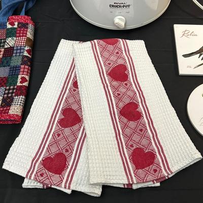 Vintage Rival Crockpot with Dish Towels, Casserole Carrier and more!