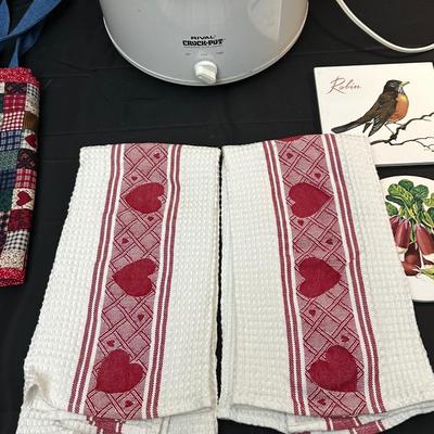 Vintage Rival Crockpot with Dish Towels, Casserole Carrier and more!