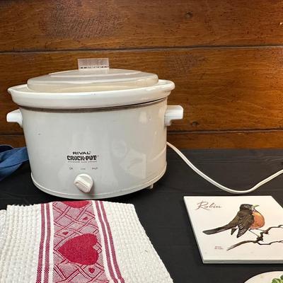 Vintage Rival Crockpot with Dish Towels, Casserole Carrier and more!