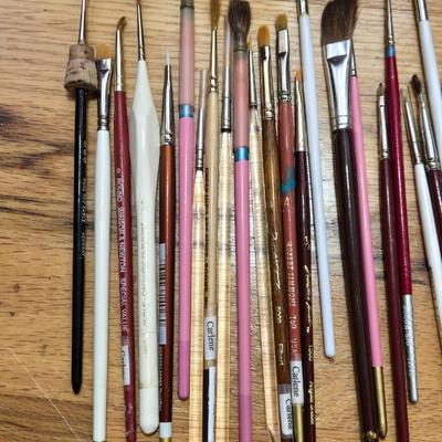 Paint Brushes and Cleaner Lot