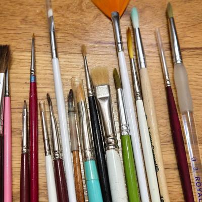 Paint Brushes and Cleaner Lot