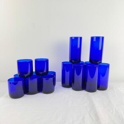 1074 Vintage Heller Plastic Melamine Plates & Blue Tumblers