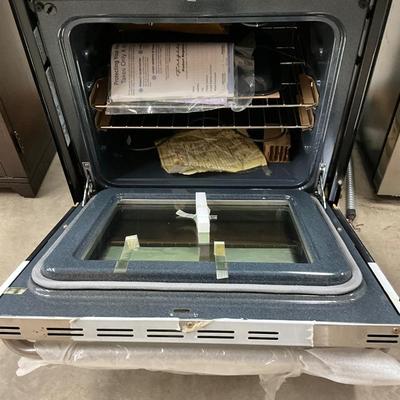 Lot P 678 NWT Frigidaire 27”, 3.5 Cu.Ft. Single Electric Wall Oven, Stainless Steel Speed Bake Oven