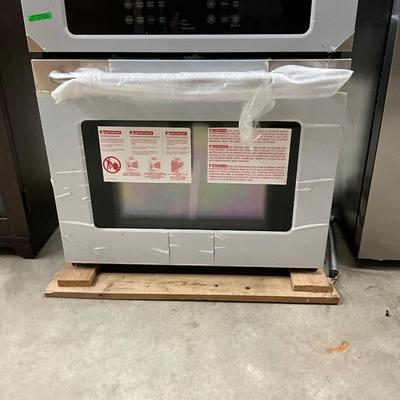 Lot P 678 NWT Frigidaire 27”, 3.5 Cu.Ft. Single Electric Wall Oven, Stainless Steel Speed Bake Oven