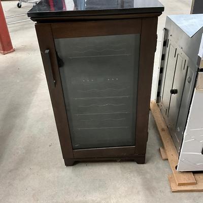 Lot P 682 Thermoelectric Wine Cooler