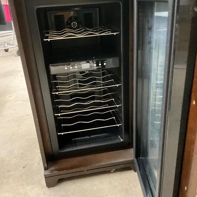 Lot P 682 Thermoelectric Wine Cooler