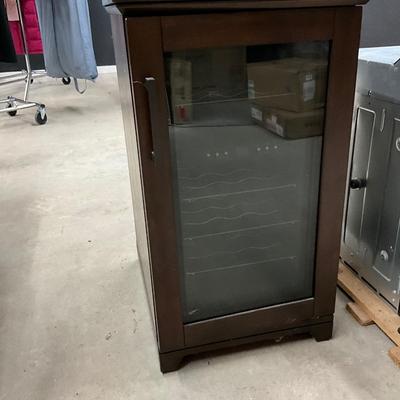 Lot P 682 Thermoelectric Wine Cooler