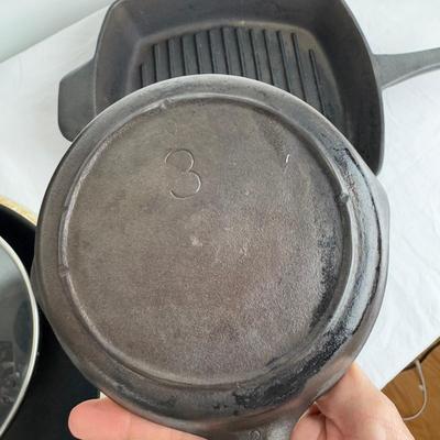 1082 Cast Iron Calphalon & Non Stick Pans