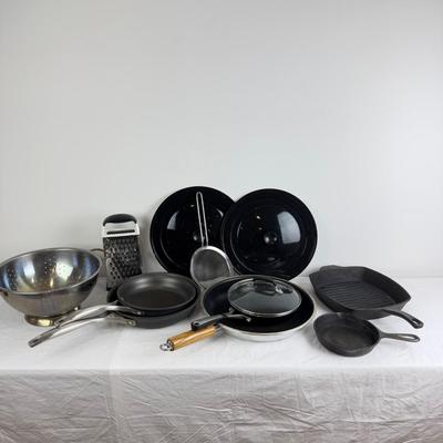 1082 Cast Iron Calphalon & Non Stick Pans