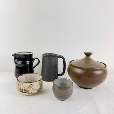 1087 Pottery Lot