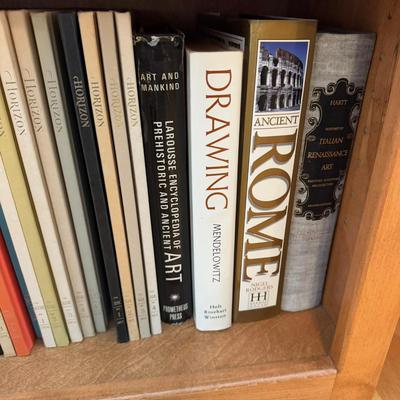 1090 Lot of Books of Art